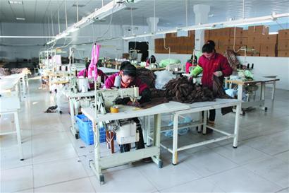 服装加工企业遭遇用工荒 200人大厂仅剩5人，产业困境何解？